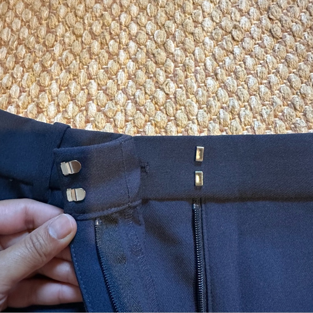 Abercrombie & Fitch High Waisted Pleated Navy Shorts - Picture 3 of 8
